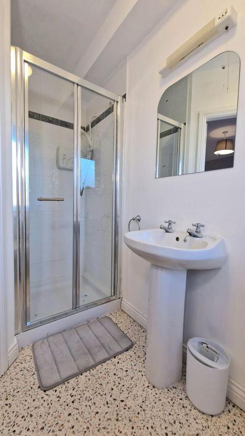Cosy 3 Bedroom All Ensuites Galway Buitenkant foto