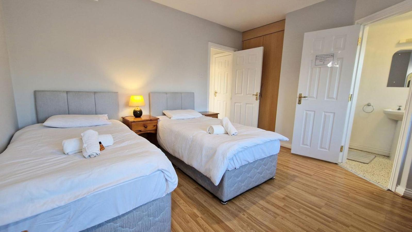 Cosy 3 Bedroom All Ensuites Galway Buitenkant foto